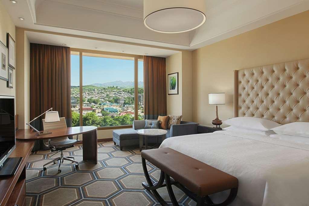 Отель Hilton Душанбе Номер фото