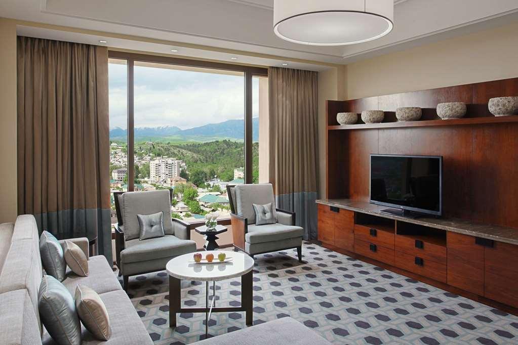 Отель Hilton Душанбе Номер фото