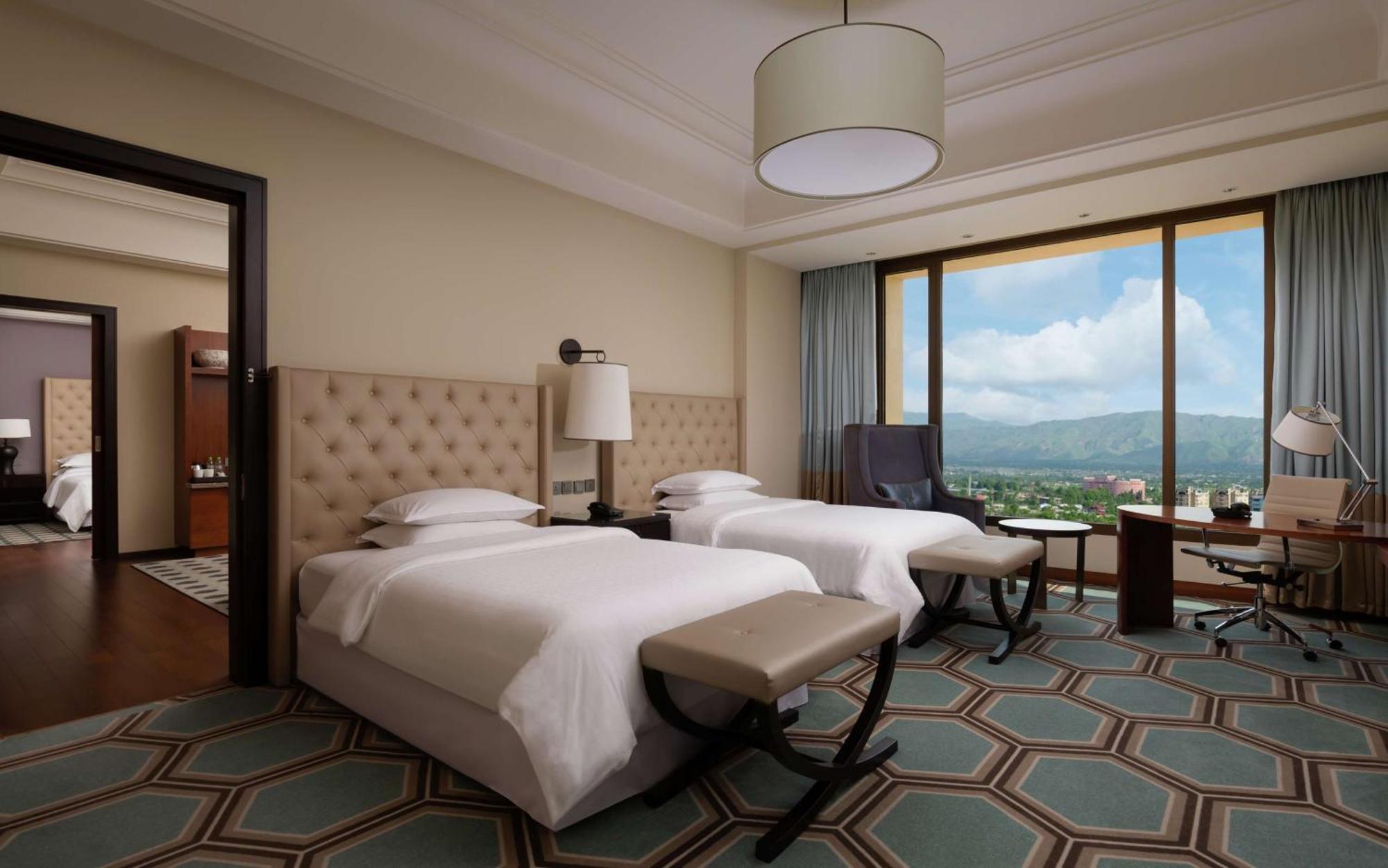 Отель Hilton Душанбе Экстерьер фото