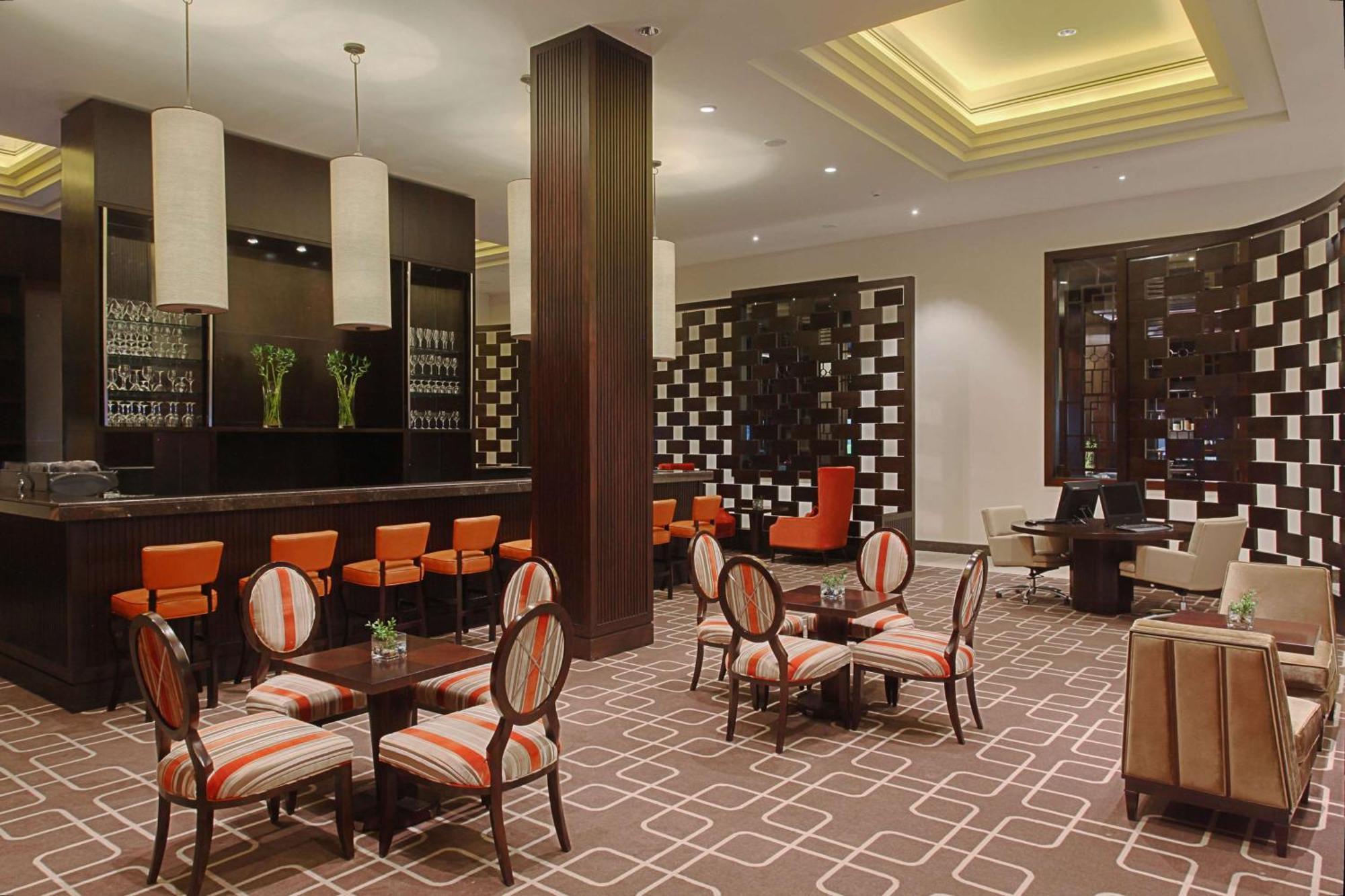 Отель Hilton Душанбе Экстерьер фото