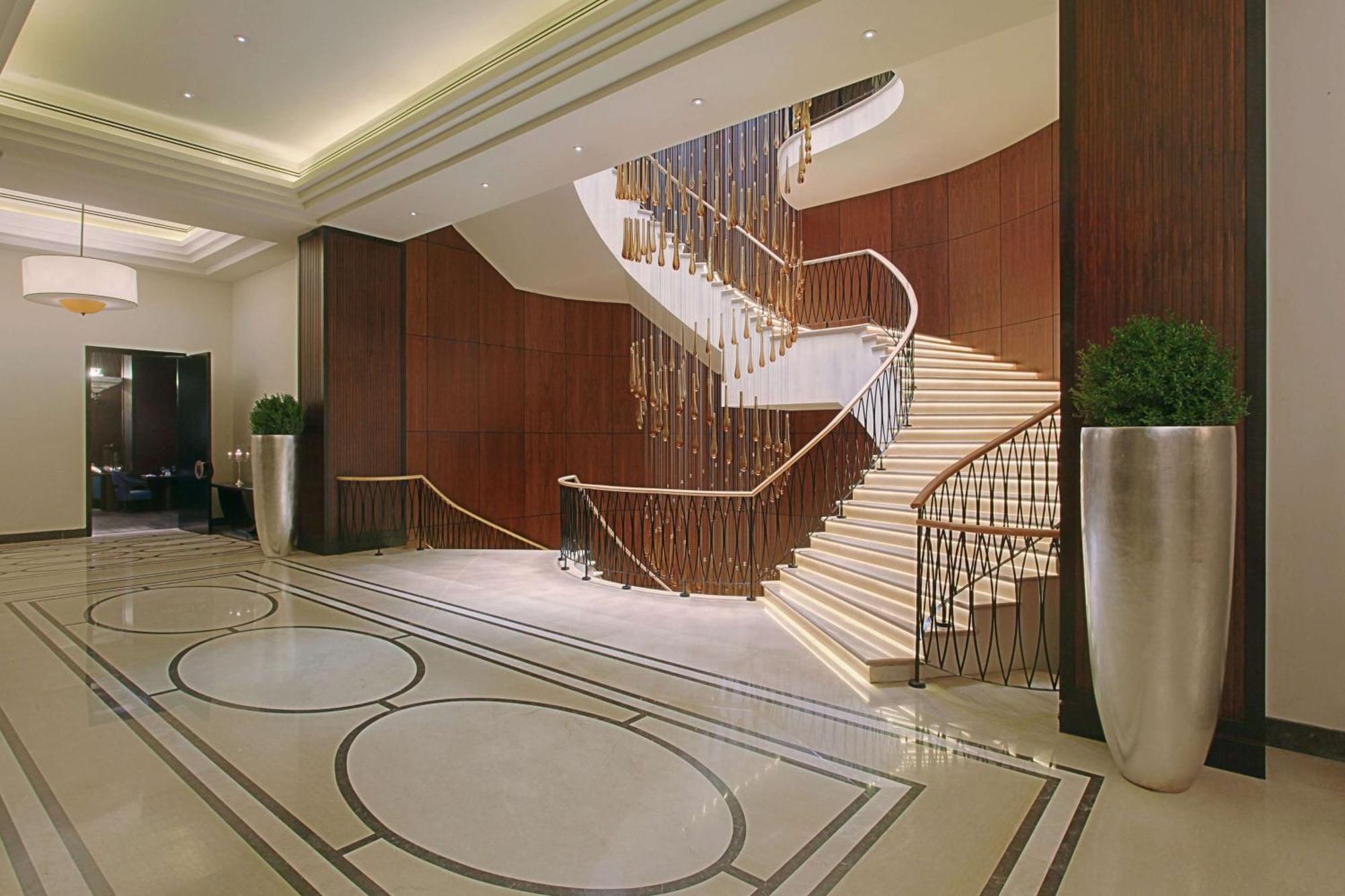 Отель Hilton Душанбе Экстерьер фото