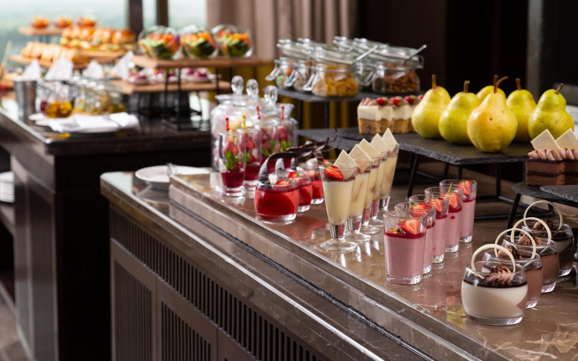 Отель Hilton Душанбе Экстерьер фото