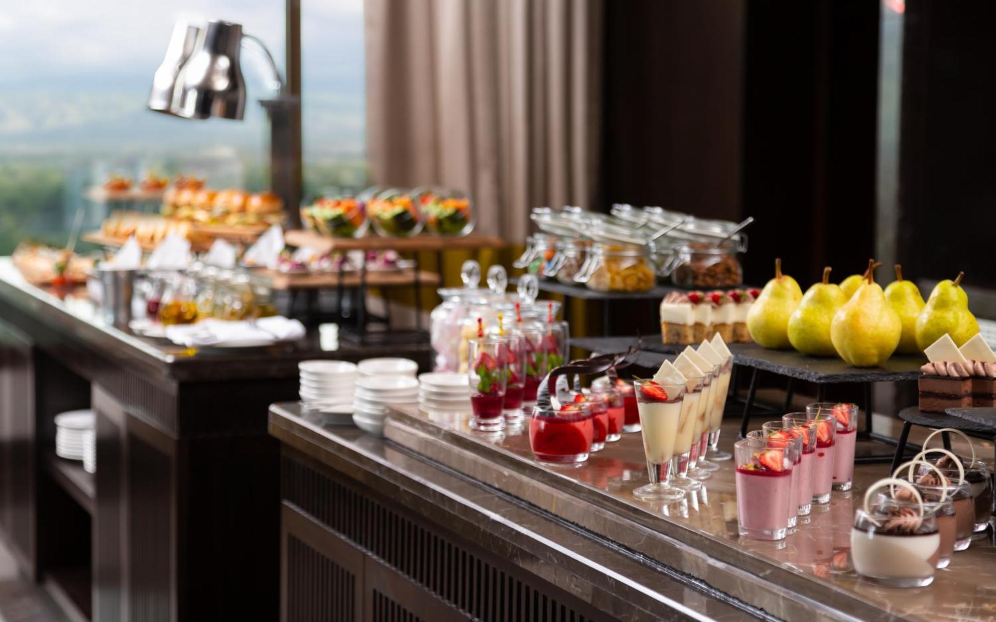 Отель Hilton Душанбе Экстерьер фото