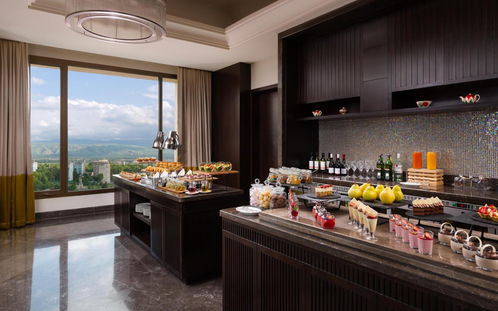 Отель Hilton Душанбе Экстерьер фото