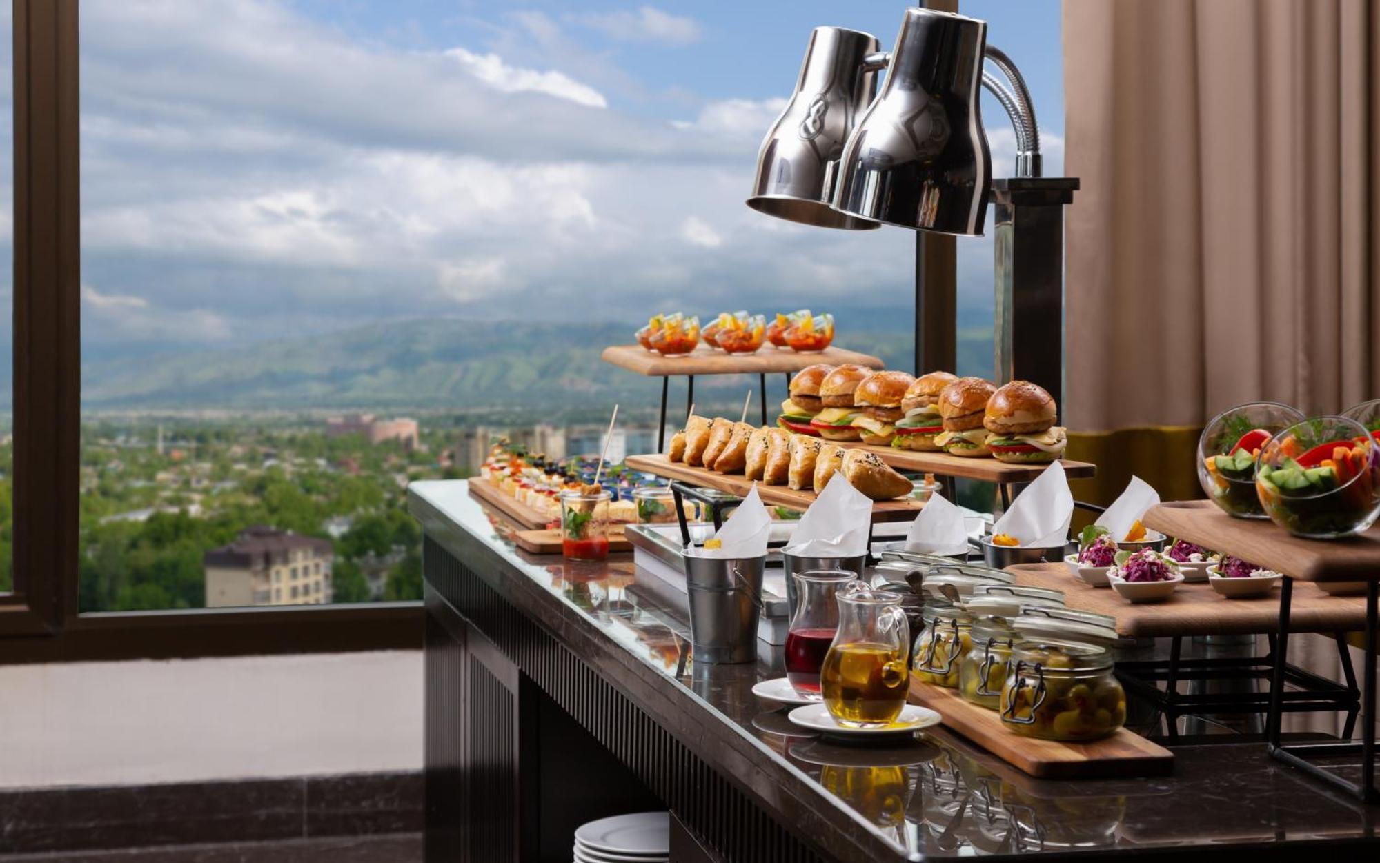 Отель Hilton Душанбе Экстерьер фото